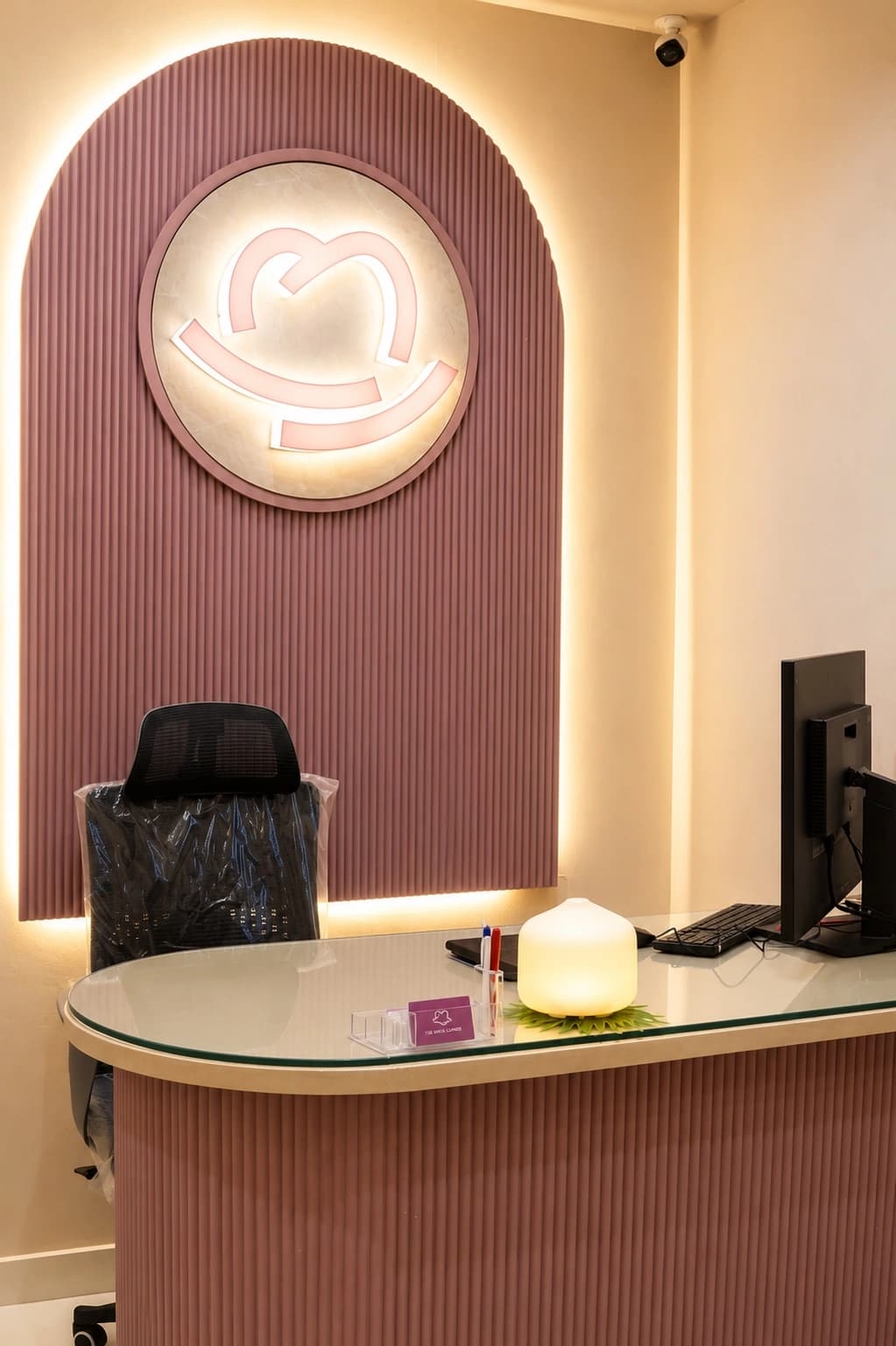 Branded Smile Lounge card and desk details